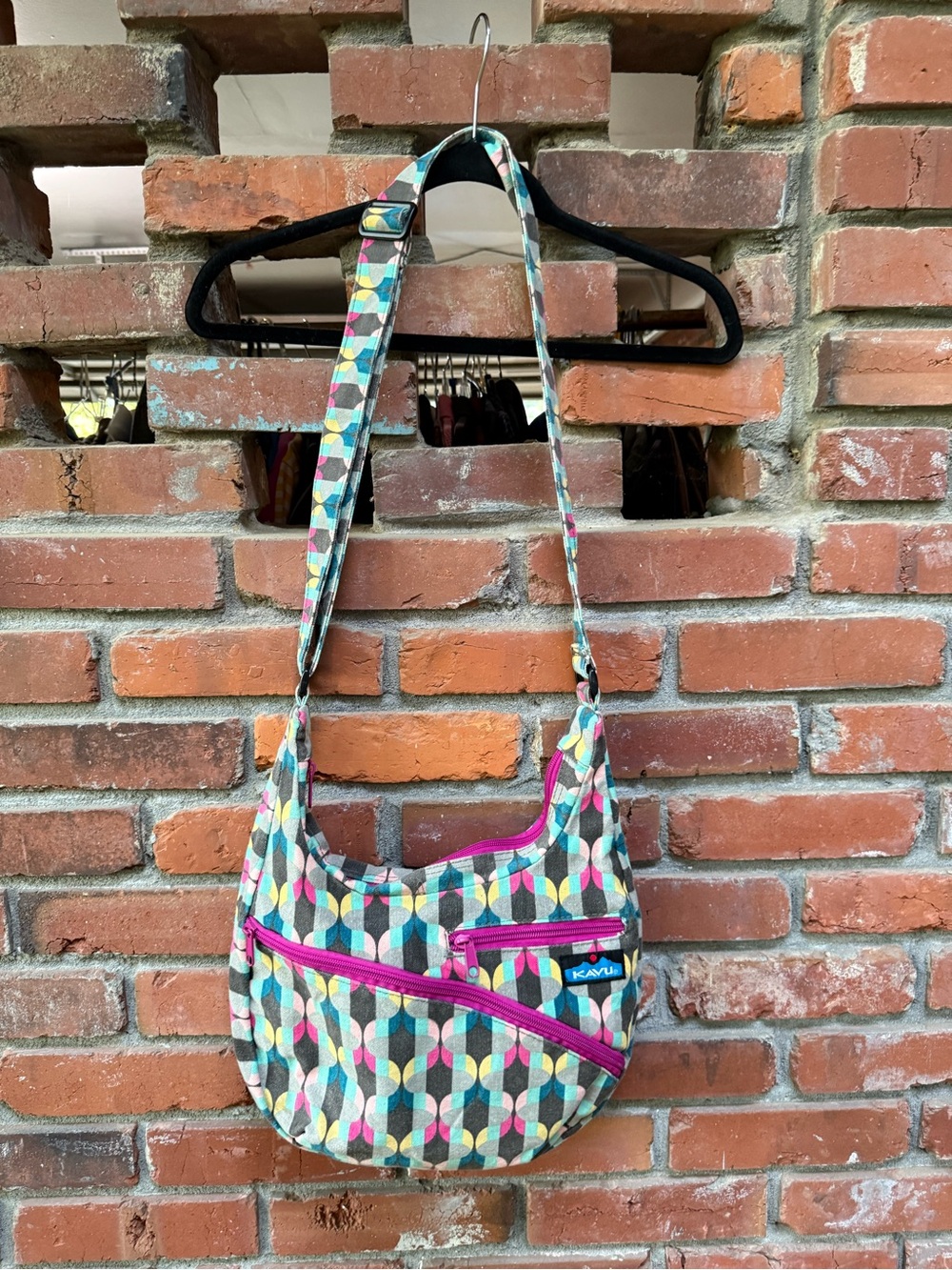 Kavu Multicolor Geometric Crossbody Bag with Pink Zippers